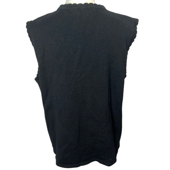 “Draper’s & Damon’s Christmas Vest - Picture 6 of 14